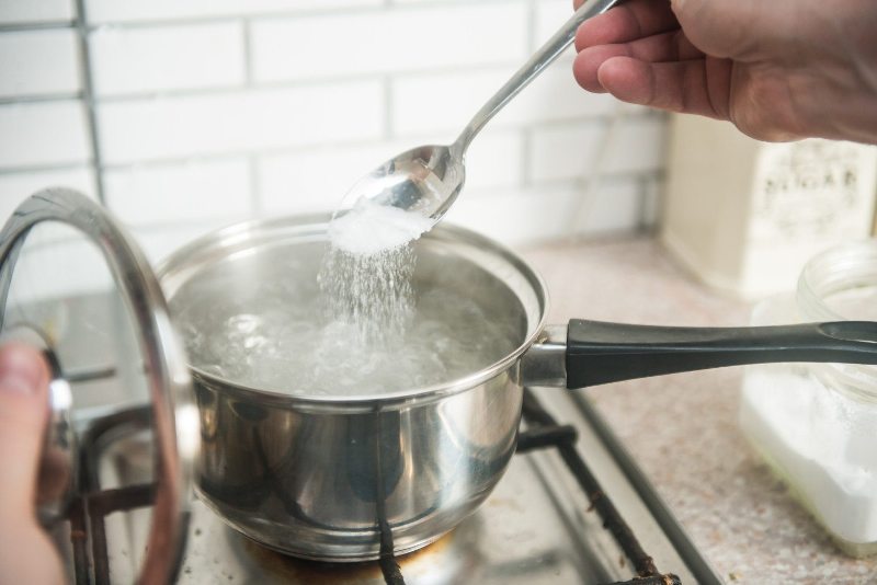 cocinar con sal es un ejemplo de como se produce la ebullicion